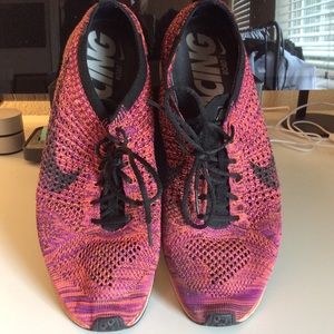 Men’s Nike Flyknit racer used pink size 10